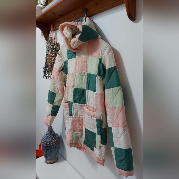 Hoodie upcycle from an old short stitch. - Picture 3 of 10